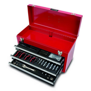 Juego combinado de herramienta en caja metálica